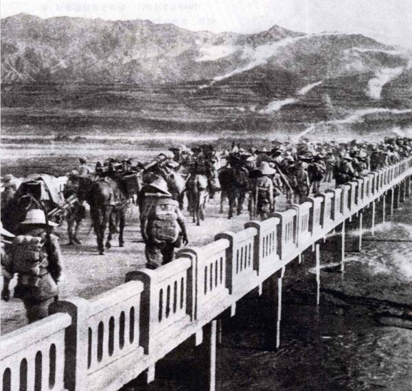 馬步芳妄圖死守六盤山，解放軍四百門大炮炸爛其美夢