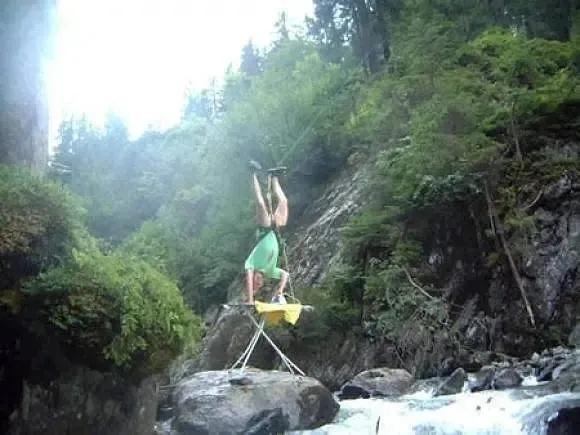 外國人少的原因！有種運動叫做極限熨燙衣服