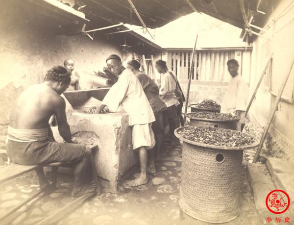 晚清老照片:李鴻章75歲臉上沒有皺紋;縣太爺審案,親兵衙役助威 晚清老照片:李鴻章75歲臉上沒有皺紋;縣太爺審案,親兵衙役助威