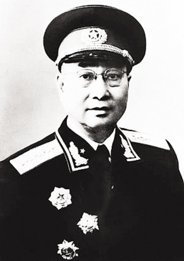 開國大將陳賡，曾私藏毛主席香菸，毛澤東笑罵：好你個陳賡