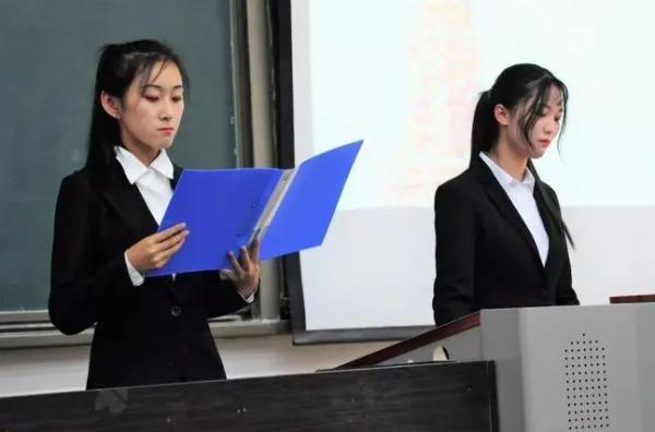 學姐張美玉近況曝光，“躲”在家裡不敢上網，網友表示有些心疼