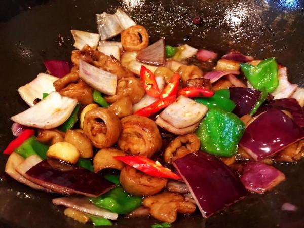 為什麼豬肥腸很髒,還有很多人喜歡吃?價格是豬肉的二三倍 為什麼豬肥腸很髒,還有很多人喜歡吃?價格是豬肉的二三倍