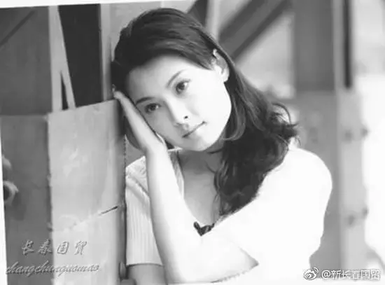 袁立年輕時的舊照