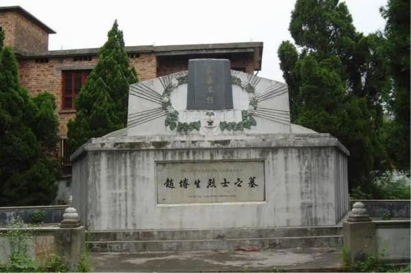 1931年，他因一封信入黨並領導寧都起義，成功後葉劍英曾寫詩讚頌