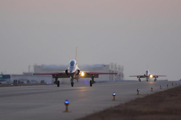 飛鯊展翅！跨晝夜飛行訓練開始