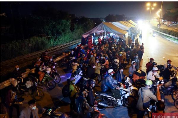 2021,越南普通老百姓的眾生相:失業,潦倒,返鄉,迷茫 2021,越南普通老百姓的眾生相:失業,潦倒,返鄉,迷茫