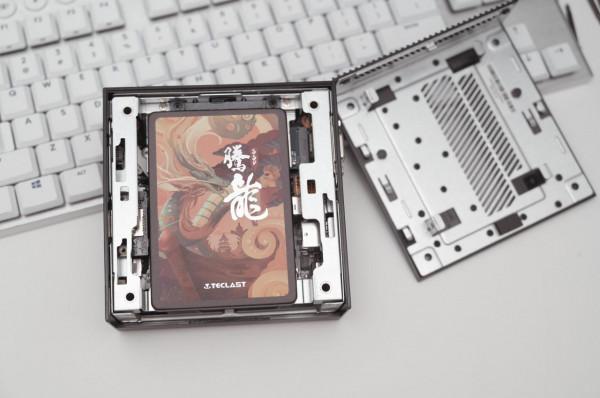 效能超主流輕薄本，手掌大小的mini主機，華碩PN51給你減負