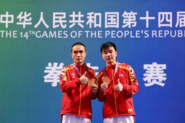 拳擊——男子52公斤級：胡建關奪冠