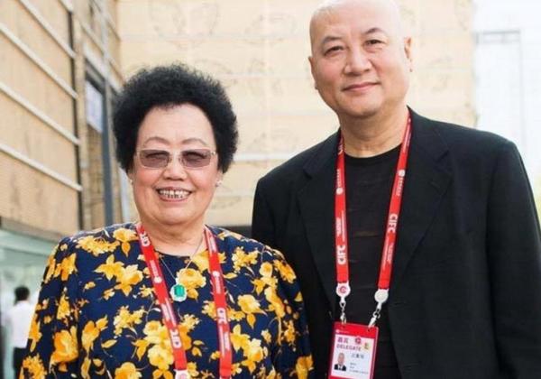 63歲遲重瑞豪門地位有多低?繼子的一句話,至今都不敢留頭髮 63歲遲重瑞豪門地位有多低?繼子的一句話,至今都不敢留頭髮