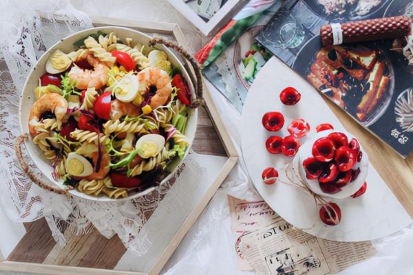 沙拉深受減肥人士的喜愛，好吃還不長胖，無負擔