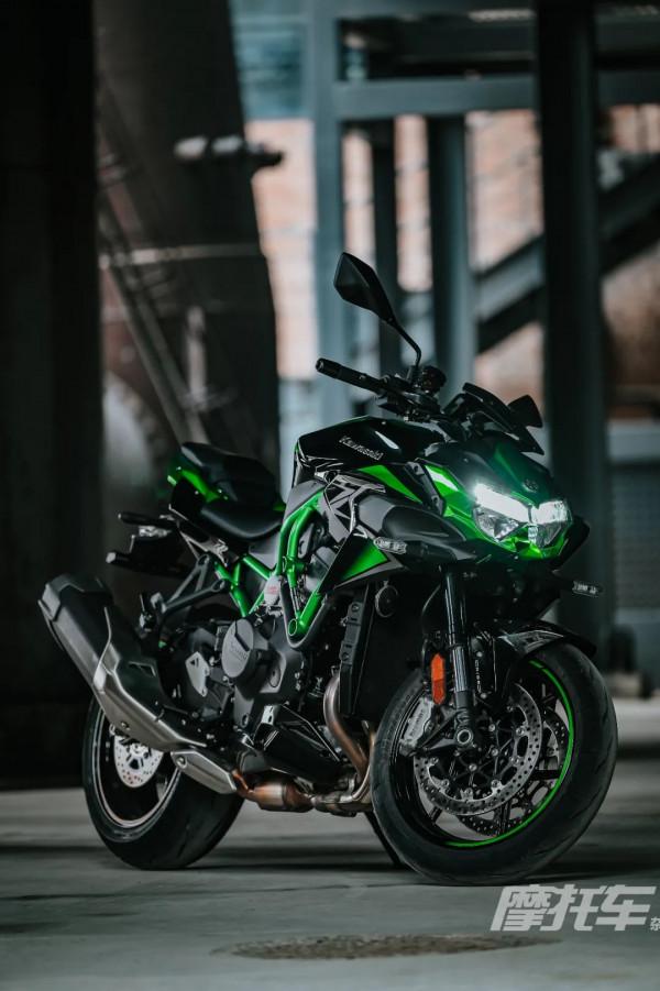 車評:“咻咻”!欲罷不能的機械增壓,體驗川崎Z H2 車評:“咻咻”!欲罷不能的機械增壓,體驗川崎Z H2