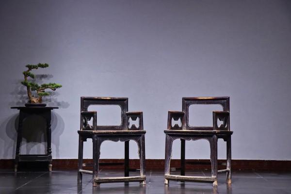 玫瑰椅做工簡潔 秀麗端莊 品相完美年份：清代 楠木長56寬43高86cm