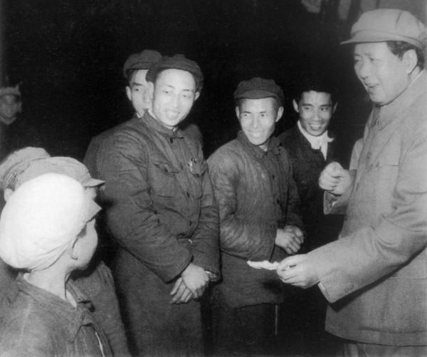 偉大的領袖毛主席身經百戰,從未有過絲毫退縮,可卻也有三“怕” 偉大的領袖毛主席身經百戰,從未有過絲毫退縮,可卻也有三“怕”