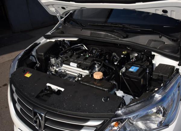 工薪族買車，價格越低越好，這三款不但省油，保養還便宜