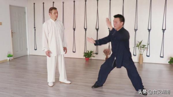 太極雙手正面纏絲——雲手防身技擊法魅力呈現，跟著師傅來練練吧