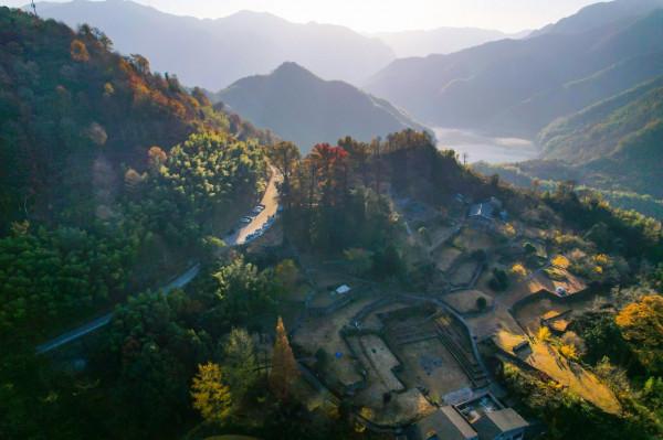 堵車、堵車、堵車，這個古村憑什麼讓遊客步行三公里入村？