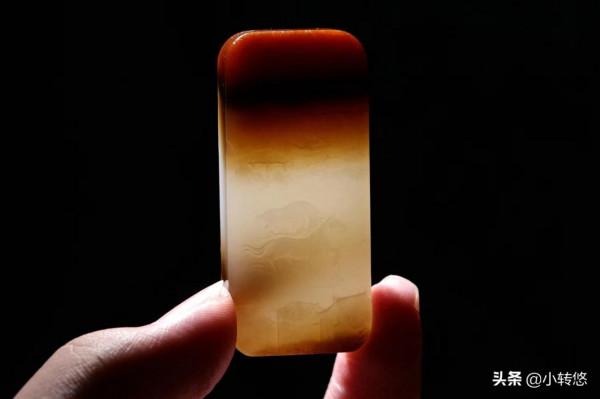 巨龍騰空而起,暢遊戲珠,飛龍形態各異,霸氣十足 巨龍騰空而起,暢遊戲珠,飛龍形態各異,霸氣十足