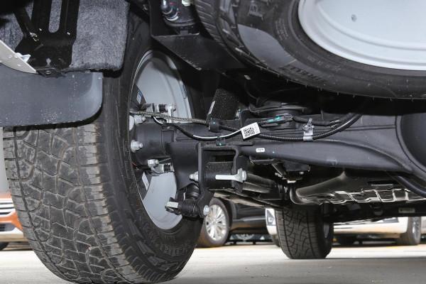 27.58萬起，配2.3T+10AT，比普拉多還霸氣，帶你看福特撼路者