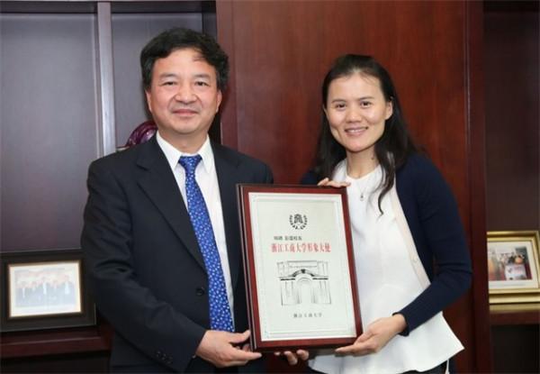 彭蕾：馬雲最信賴的女人、阿里的大財主，因長相被嗤笑霸氣回應