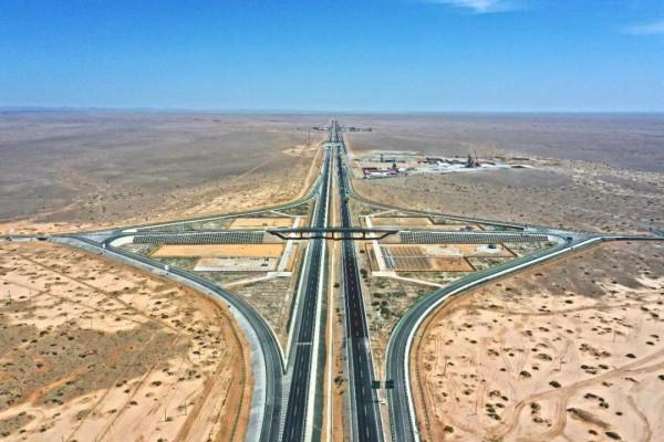 在“死亡之海”建公路 | 科普央企那些事兒