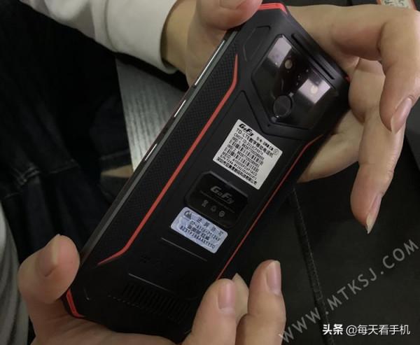 名字真講究，紅鯊手機現身網路，支援防水和NFC，定位千元市場