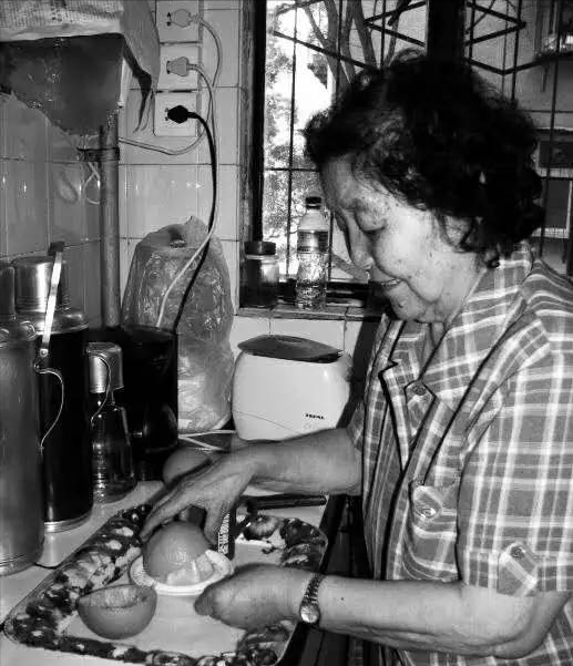 一生&OpenCurlyDoubleQuote;不離&rdquo;酒，活到112歲，酒界泰斗如此長壽，和酒有關嗎？