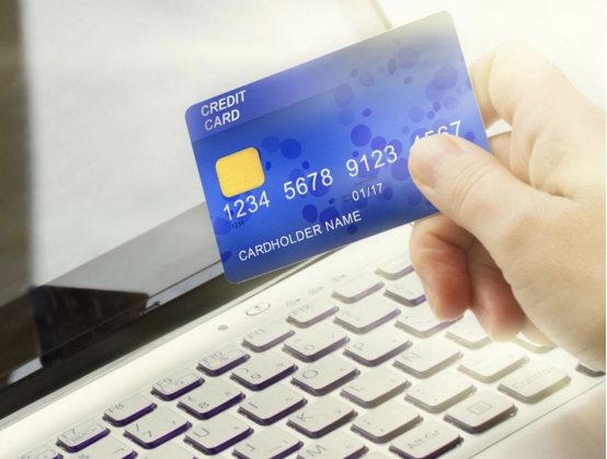 銀行卡簡訊通知要開通嗎？收費政策該取消嗎？銀行員工給出建議