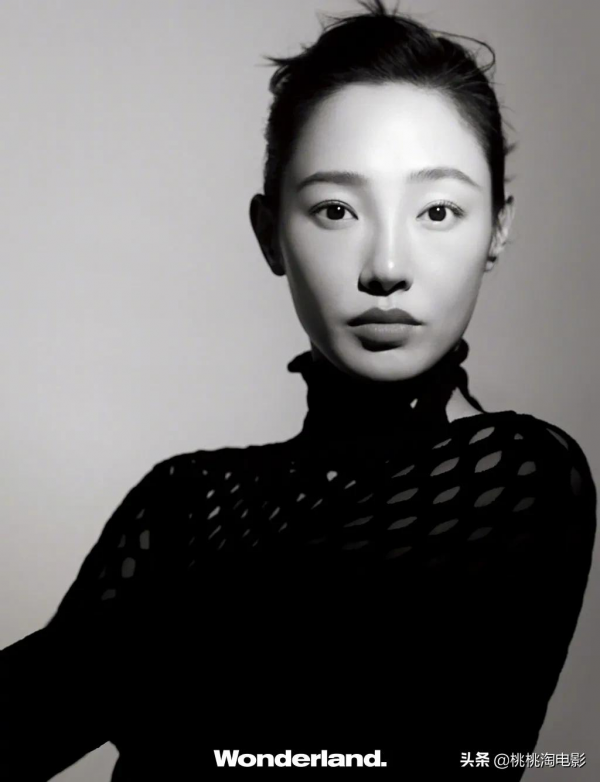 組圖：演員白百何時尚雜誌封面大片，自然靈動表現力十足