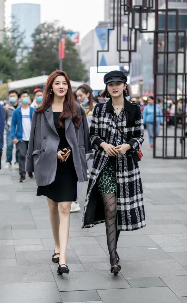 10組閨蜜穿搭示範：帶你瞭解2021秋冬流行趨勢