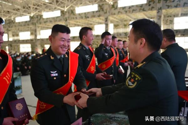 “鐵拳旅”：數百官兵受表彰