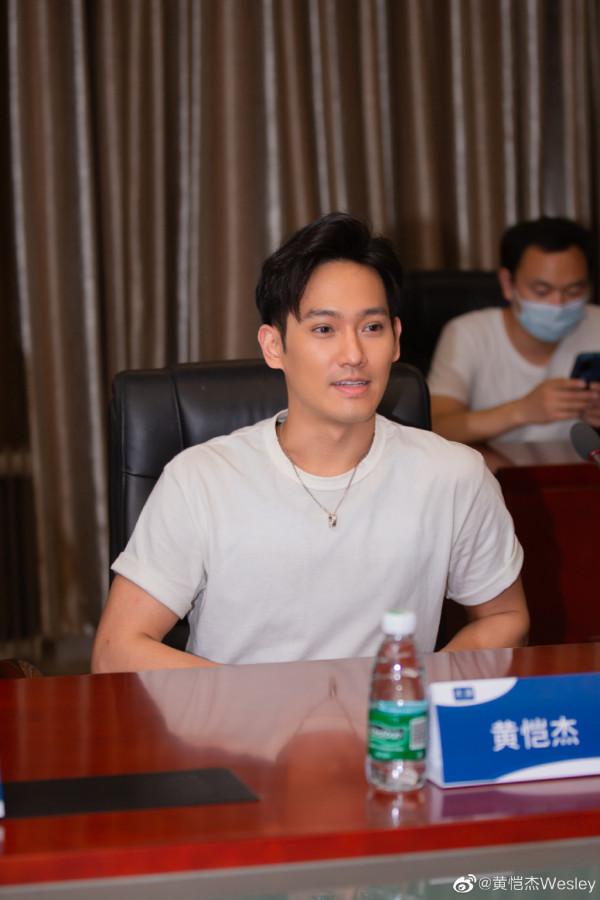 趙雅芝的三個兒子都是學霸，一個比一個帥，一個比一個讓她驕傲