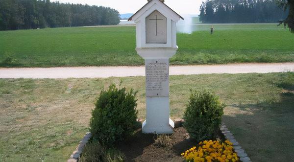 閣樓深夜傳出腳步聲,主人探查時空無一人,半年後全家六人被殺 閣樓深夜傳出腳步聲,主人探查時空無一人,半年後全家六人被殺