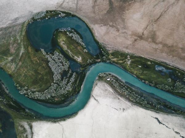 賣掉所有東西，兩夫妻帶著4歲的兒子，開卡車環遊世界。（1）