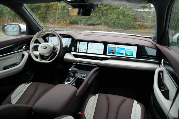 三聯屏&plus;整車OTA，誰說是電動車的專屬？