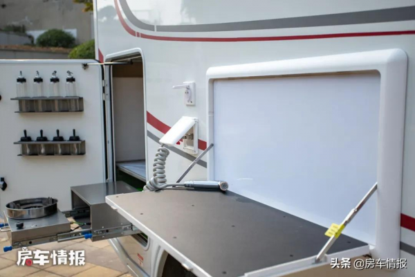 30萬出頭能入的輕卡房車，輕量化車身帶1100W太陽能，提車直接玩