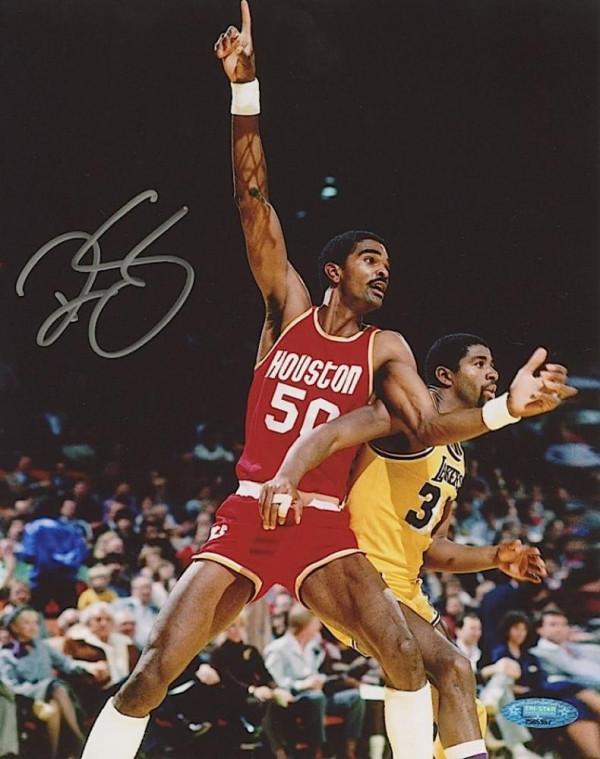 新秀賽季就入選全明星，2米2的彈跳狂人，運動能力爆炸的中鋒