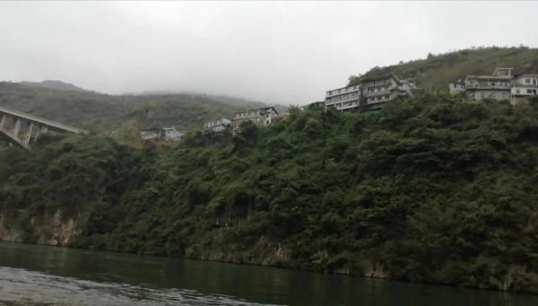 迷人的烏江源百里畫廊被濃霧遮住，我們被勸阻無功而返，無法理解