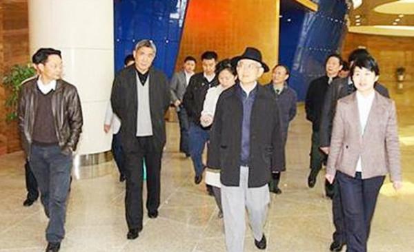 一通訊員16歲參軍，歷經38年曆練，從上尉晉升為上將，他是誰