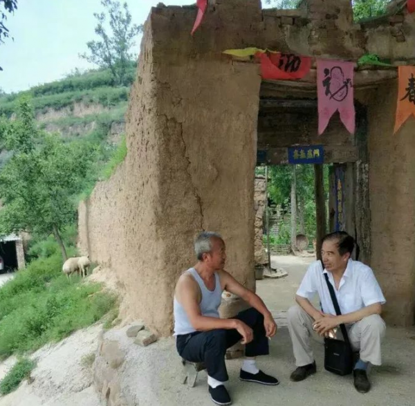 一家三代人守墓73年,一座無名烈士墓,多年後身份終於揭開 一家三代人守墓73年,一座無名烈士墓,多年後身份終於揭開