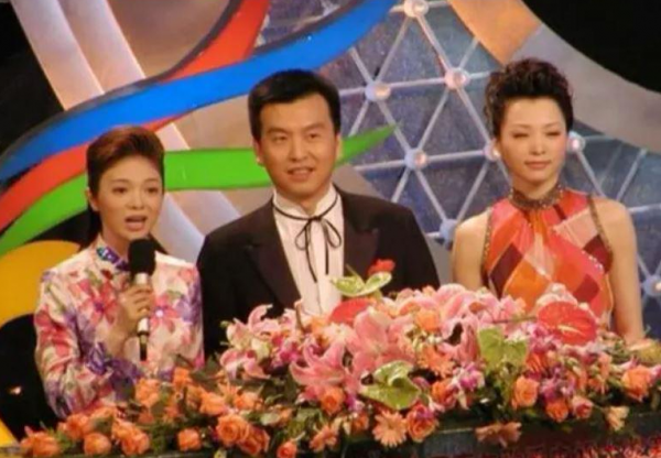 從“家喻戶曉”到“銷聲匿跡”，49歲的文清到底經歷了什麼？