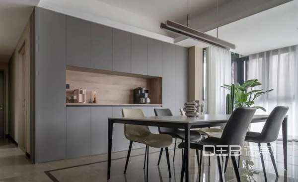 “老實做人，踏實做事”的德貝憑什麼贏得了同行和消費者的認可？