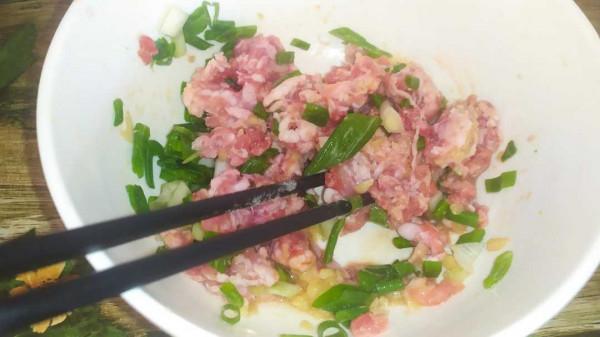 「肉末蒸蛋」雞蛋羹的口感很嫩還有彈性，搭配上肉末非常香