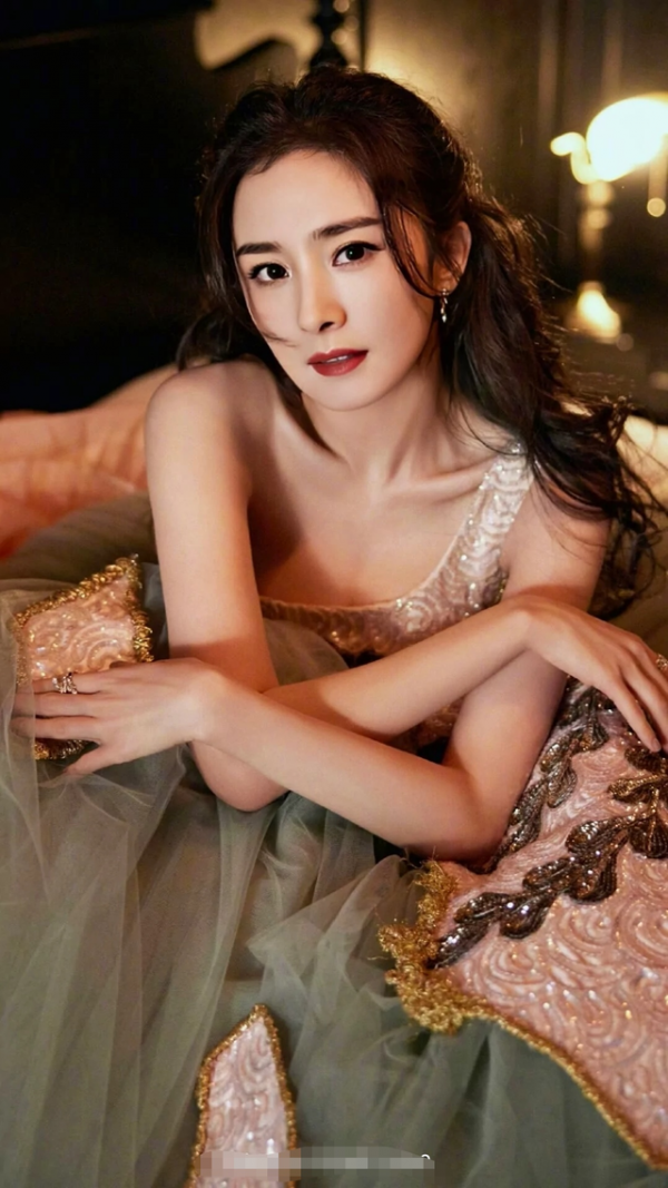 整過牙的女明星，楊冪、楊穎都整過牙，劉濤的牙最貴花費300萬