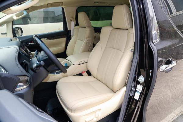 不加價的豐田“保姆車”，後排配航空座椅，油耗7.1L，實拍威爾法