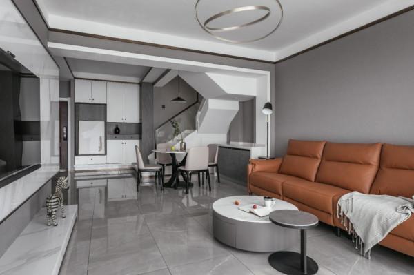 原本我不想選流行大眾灰，但看完這套剛完工的新房，我改觀了