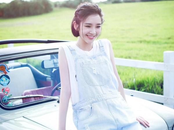 你笑起來真好看,像春天的花一樣:唐藝昕 你笑起來真好看,像春天的花一樣:唐藝昕