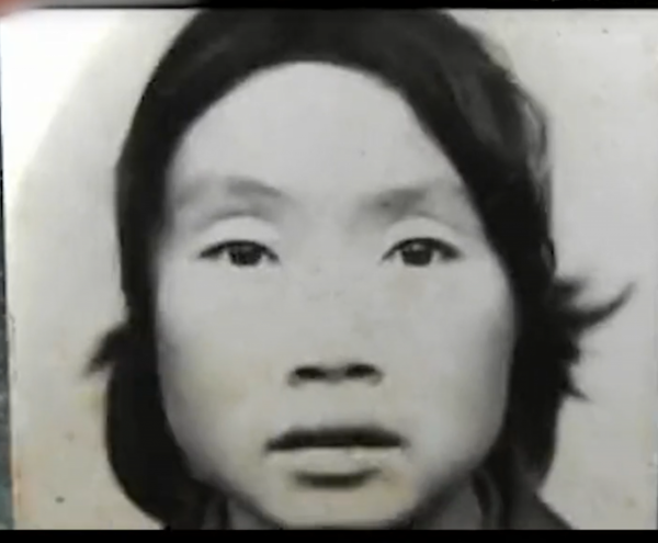 12歲男孩被拐賣，18年後找到了家與父親相認，直言：我媽把我賣了