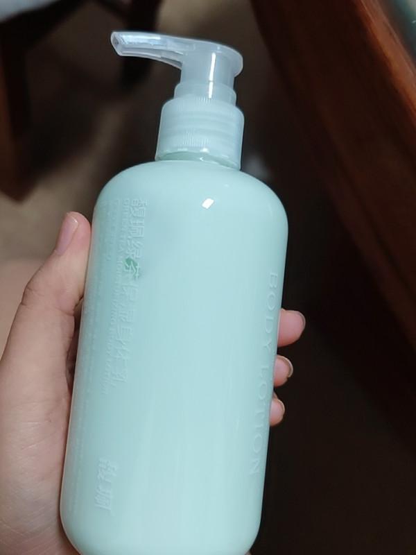 便宜大碗的國產身體乳,讓我變得很嫩很滑 便宜大碗的國產身體乳,讓我變得很嫩很滑