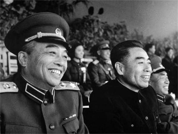 彭總焦急回北京，周恩來卻倍受苛責，毛主席：大將衝冠怒不是壞事