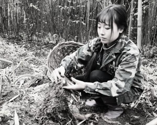 民間故事:姑娘進城務工,吃口面老闆收她1000,報案後給老闆跪下 民間故事:姑娘進城務工,吃口面老闆收她1000,報案後給老闆跪下